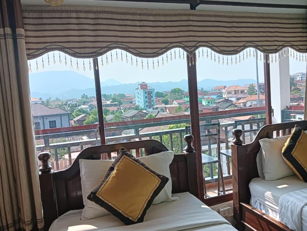 Bountang Riverside Hotel Vang Vieng Bagian luar foto