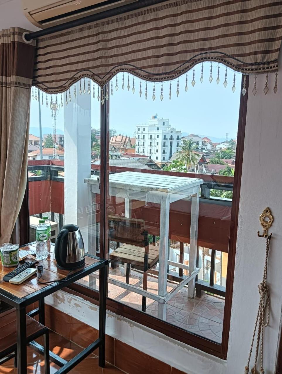 Bountang Riverside Hotel Vang Vieng Bagian luar foto