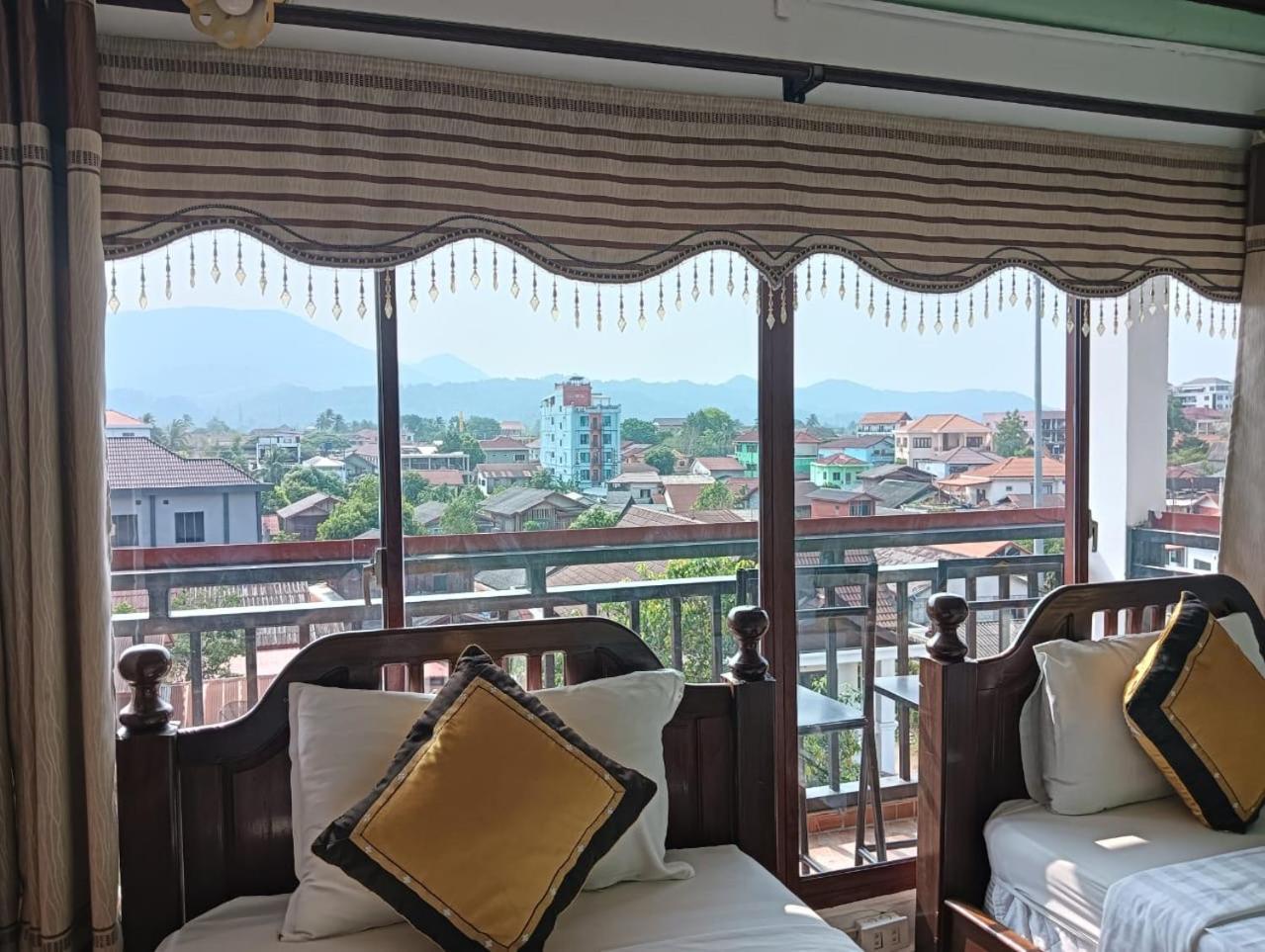 Bountang Riverside Hotel Vang Vieng Bagian luar foto