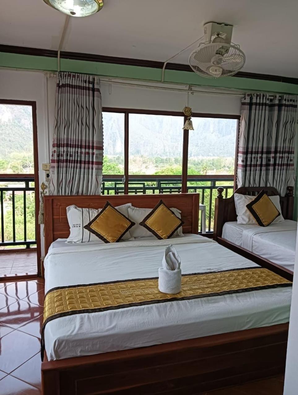 Bountang Riverside Hotel Vang Vieng Bagian luar foto