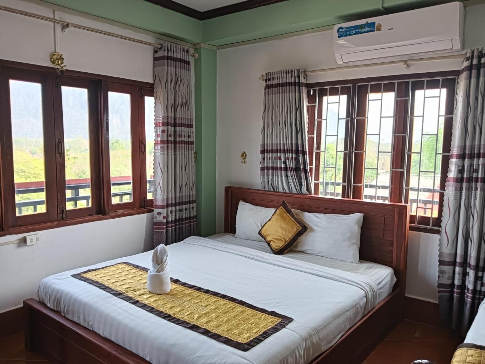Bountang Riverside Hotel Vang Vieng Bagian luar foto
