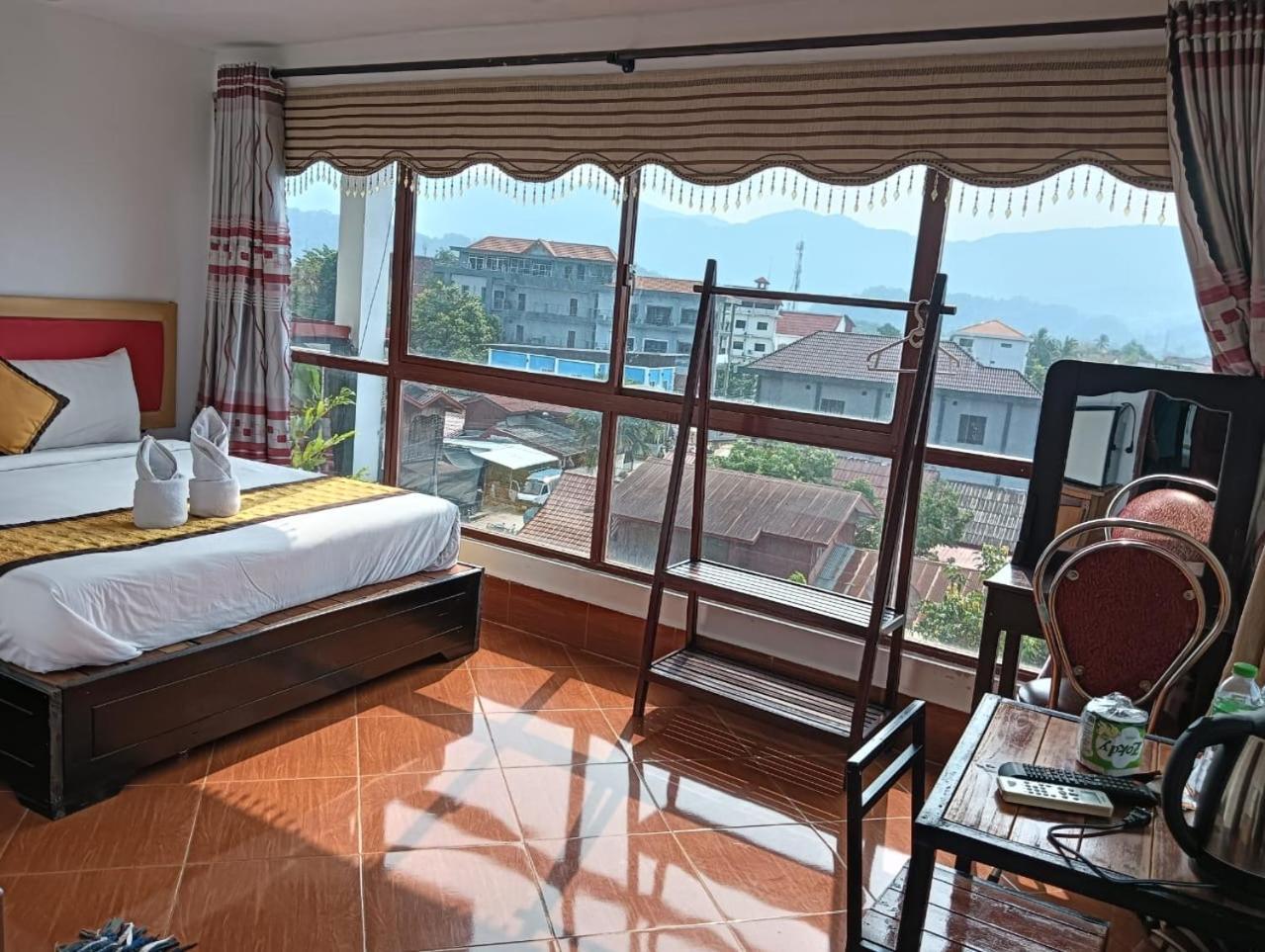 Bountang Riverside Hotel Vang Vieng Bagian luar foto
