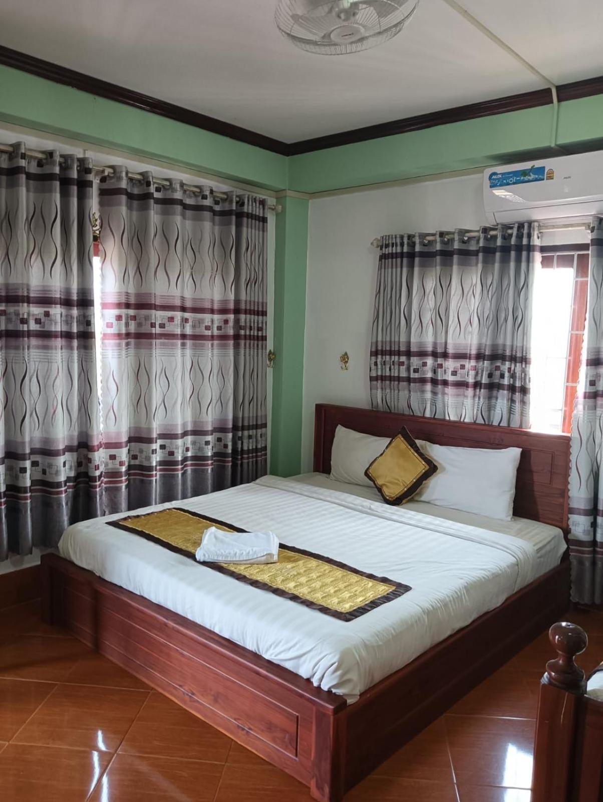 Bountang Riverside Hotel Vang Vieng Bagian luar foto