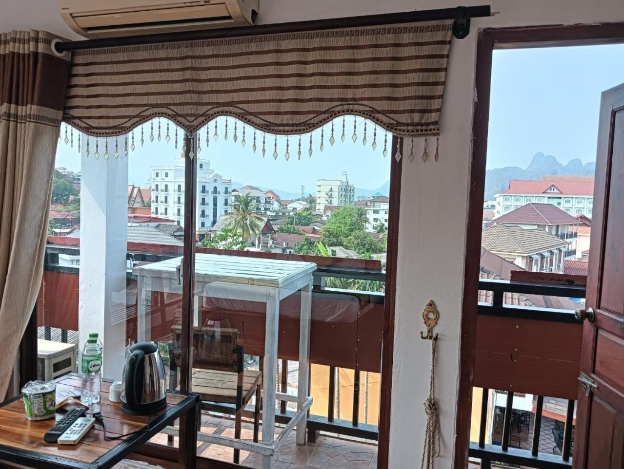 Bountang Riverside Hotel Vang Vieng Bagian luar foto