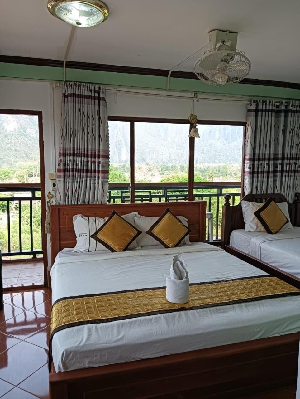 Bountang Riverside Hotel Vang Vieng Bagian luar foto