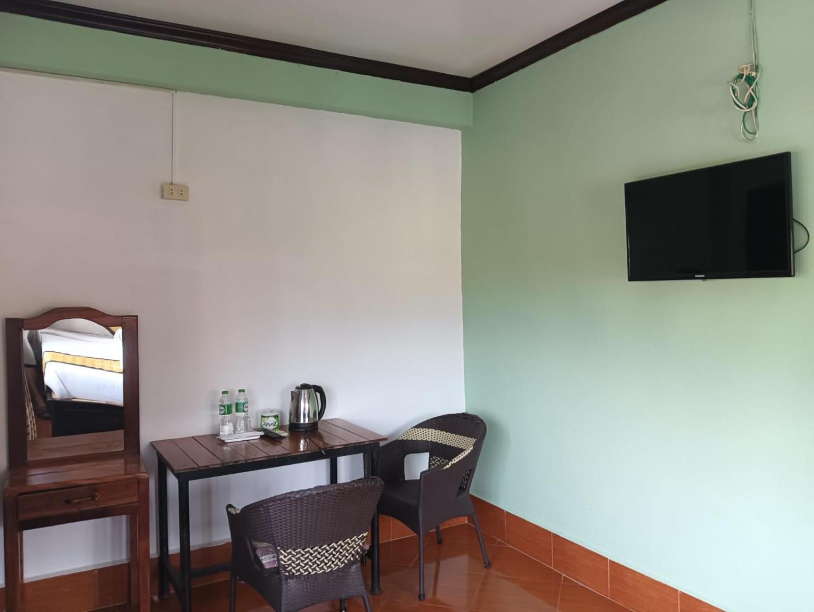 Bountang Riverside Hotel Vang Vieng Bagian luar foto