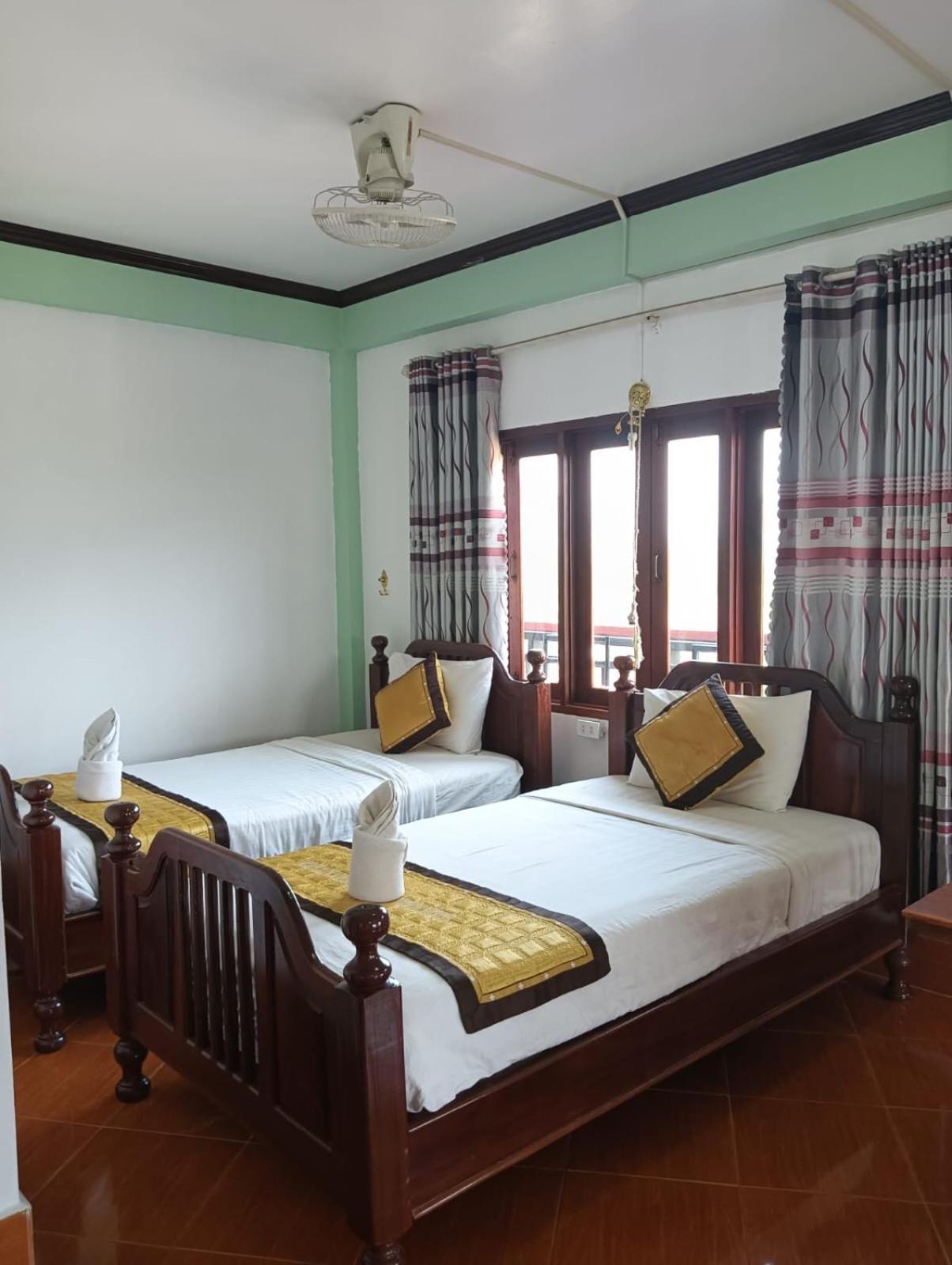 Bountang Riverside Hotel Vang Vieng Bagian luar foto