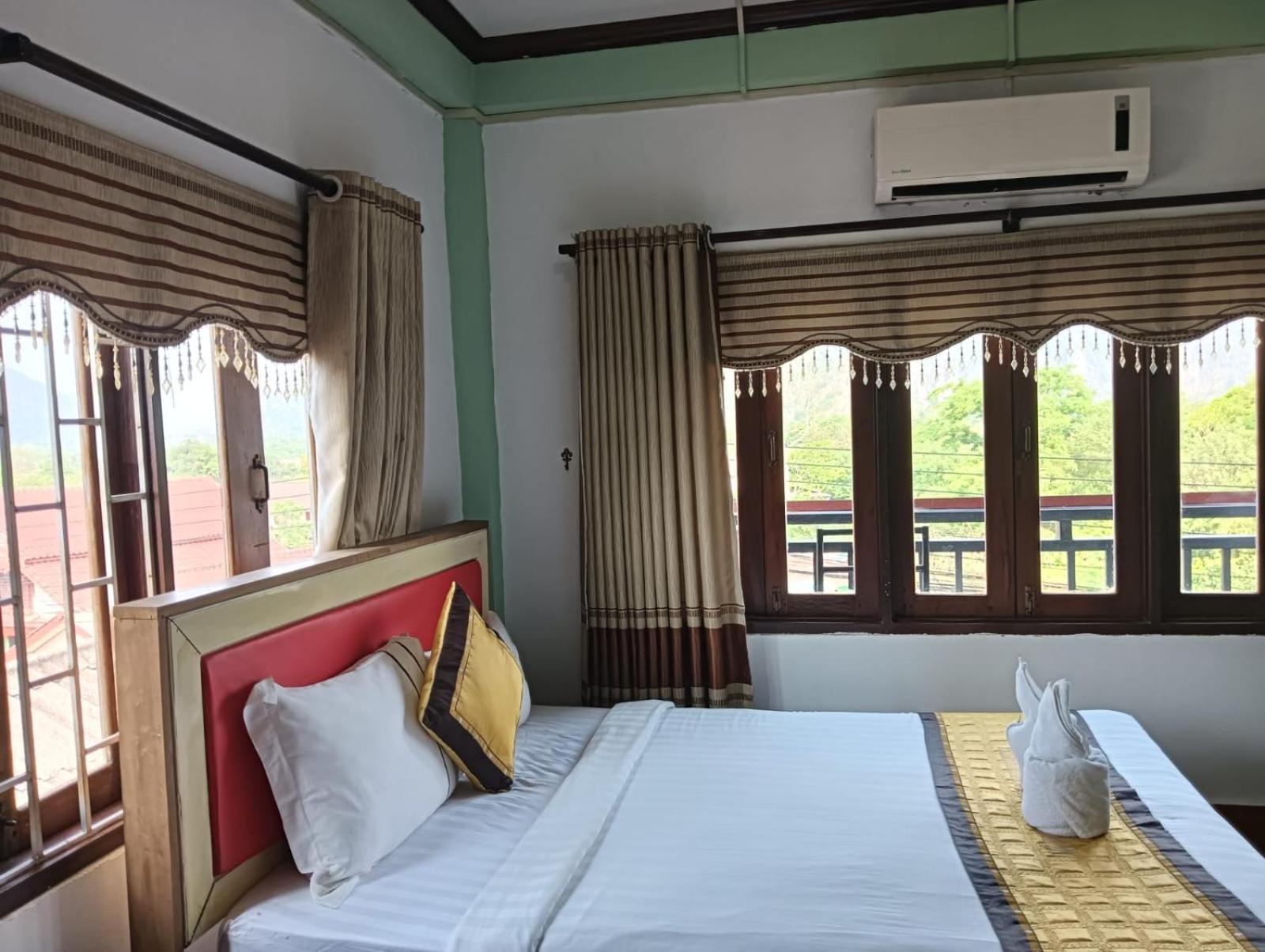 Bountang Riverside Hotel Vang Vieng Bagian luar foto