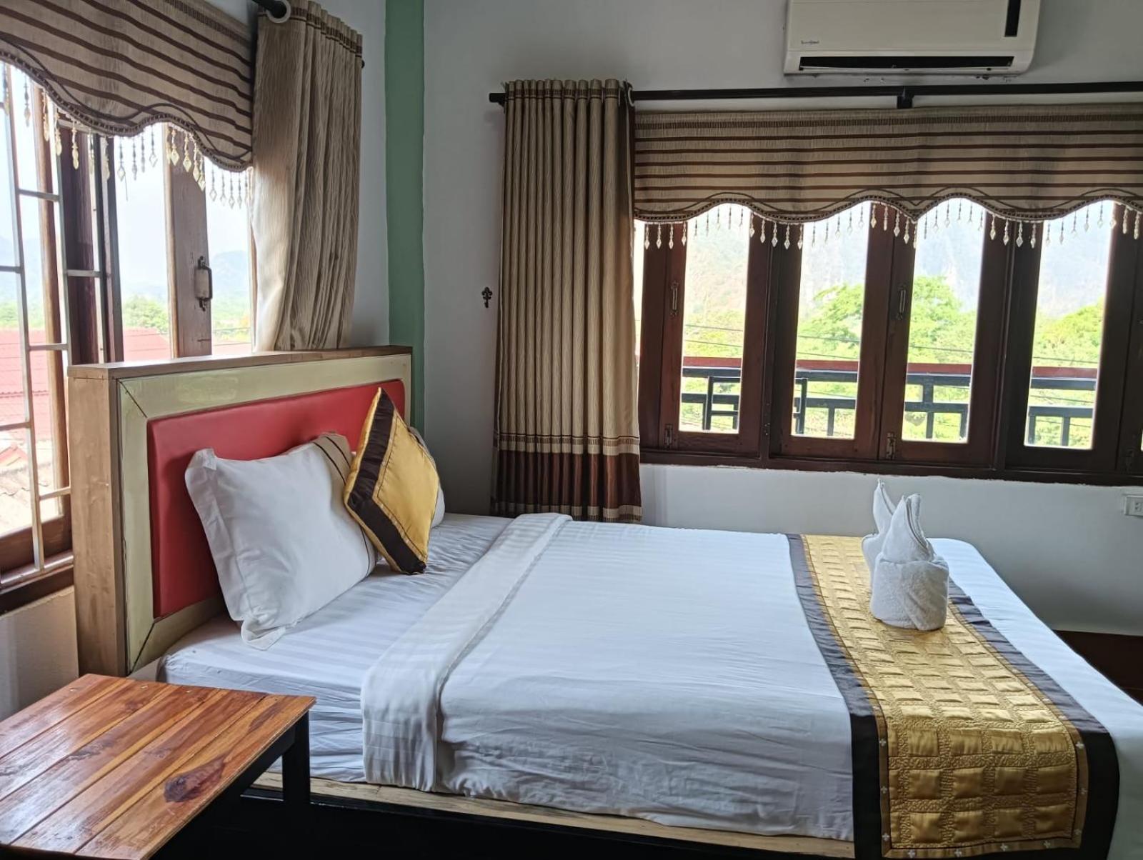Bountang Riverside Hotel Vang Vieng Bagian luar foto