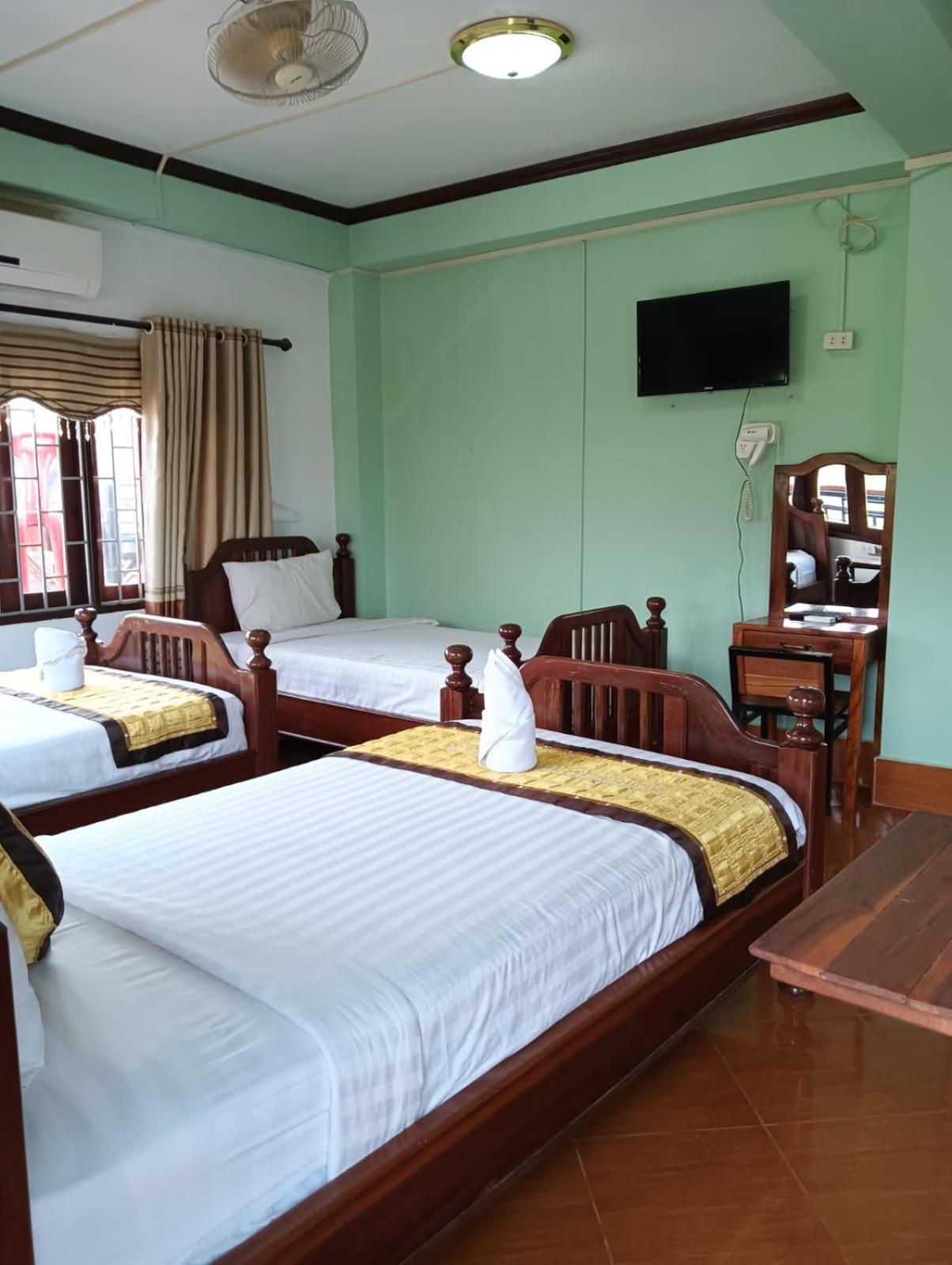 Bountang Riverside Hotel Vang Vieng Bagian luar foto