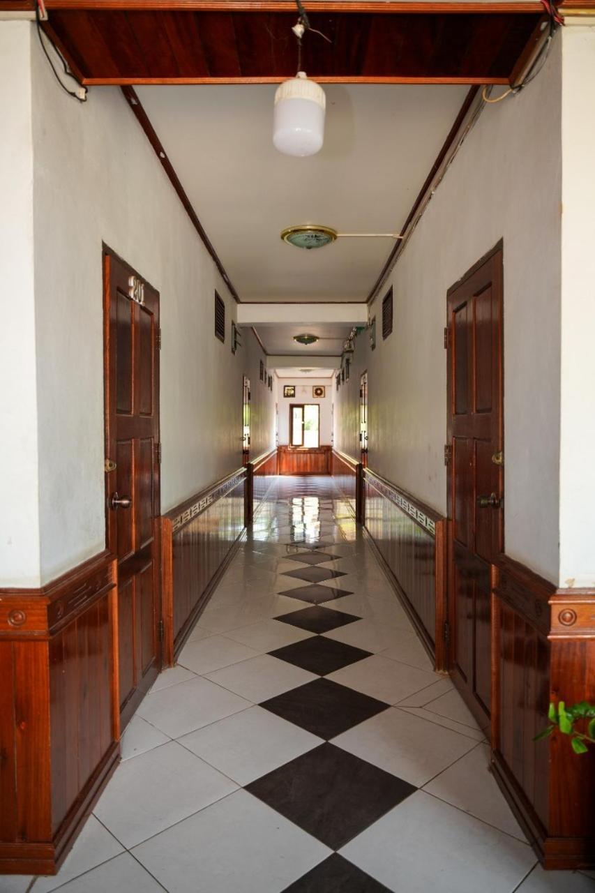 Bountang Riverside Hotel Vang Vieng Bagian luar foto