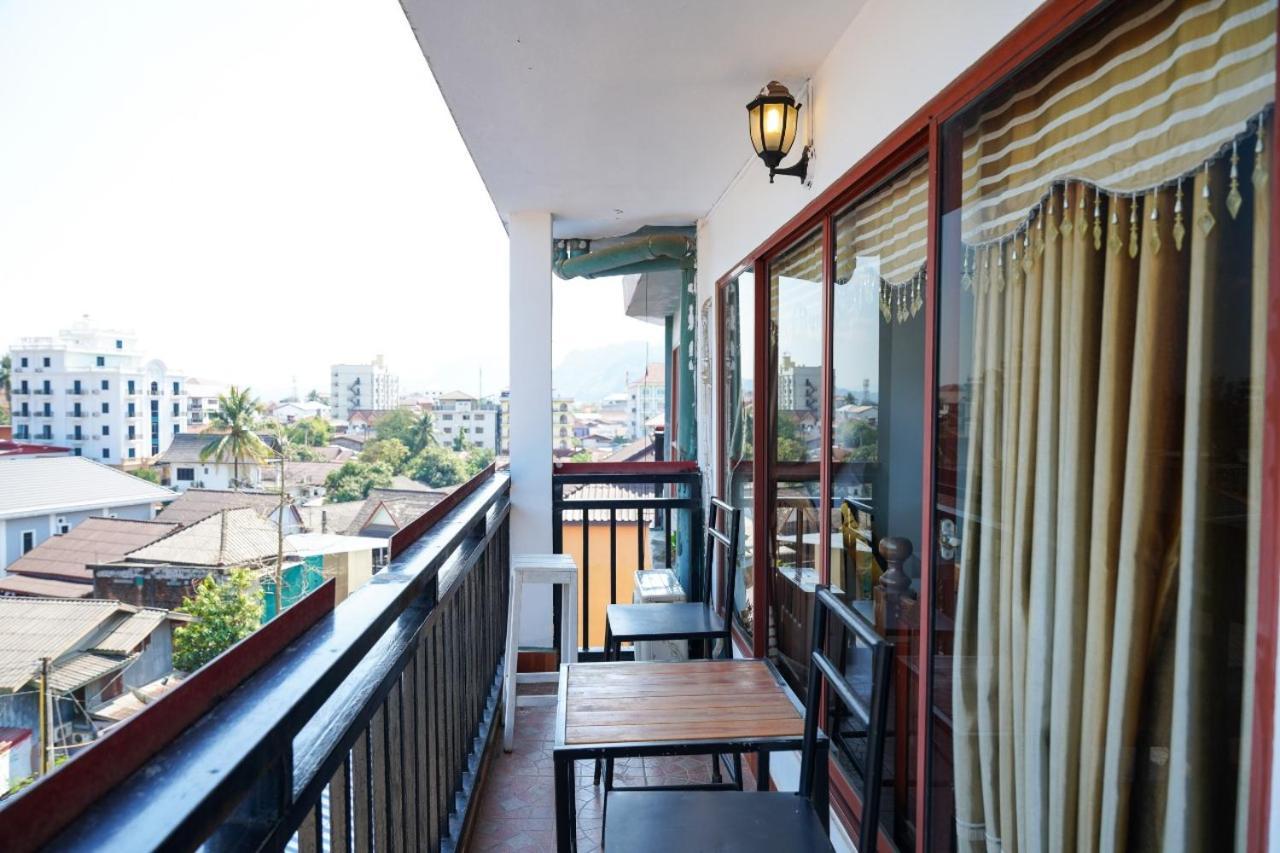 Bountang Riverside Hotel Vang Vieng Bagian luar foto